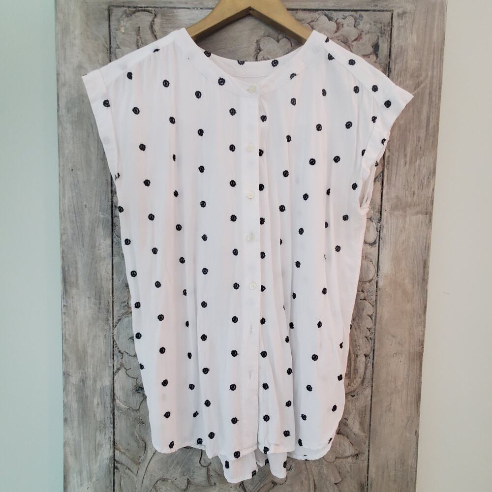 Ann Taylor LOFT Cap Sleeve Button Down Polka-dot Embroidered Blouse Top M Petite